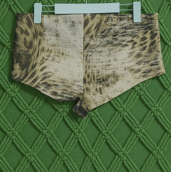 Urban Outfitters Silence + Noise Animal Print Sabrina Micro Stretch Booty Shorts - Picture 2 of 7